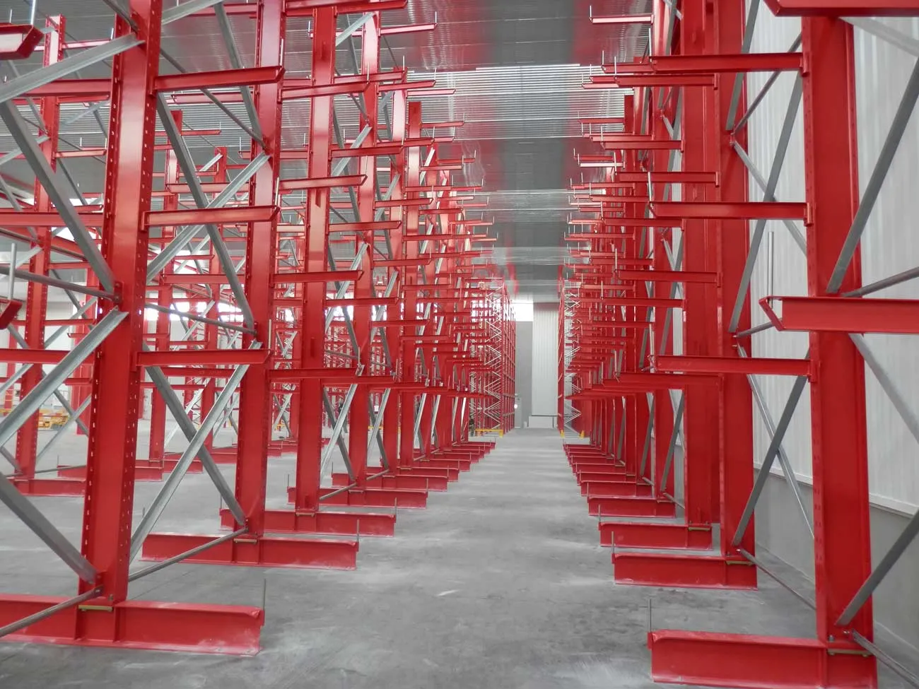 Cantilever racking arms holding long timber and profile lengths